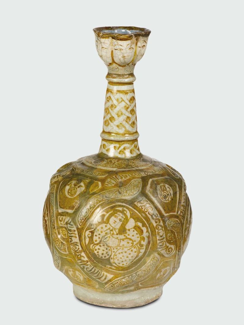 Vaso a bottiglia rayy (Persia), Fine XII - inizio XIII secolo (anno Egira 580)  - Auction Collectors' Majolica and Porcelain - Cambi Casa d'Aste