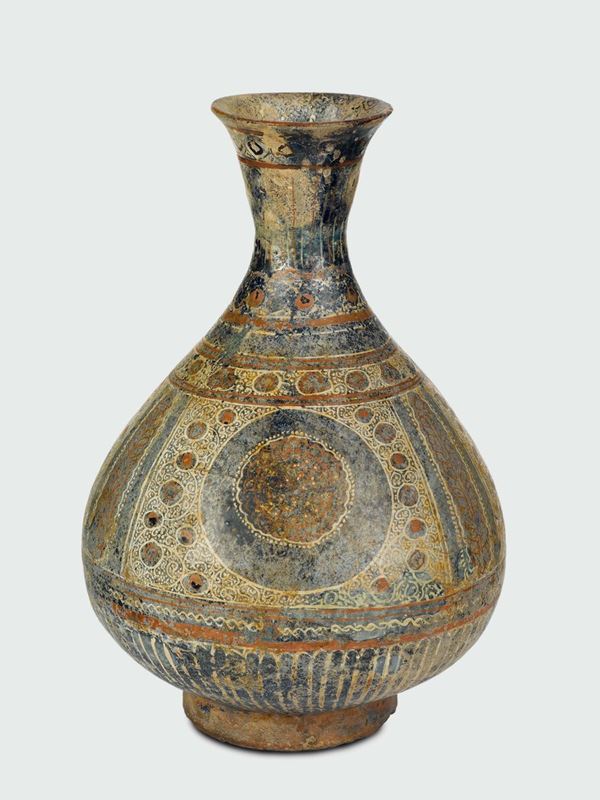 Vaso a bottiglia Piriforme. Rhages (Persia), Fine XII - inizio XIII secolo (anno Egira 580)