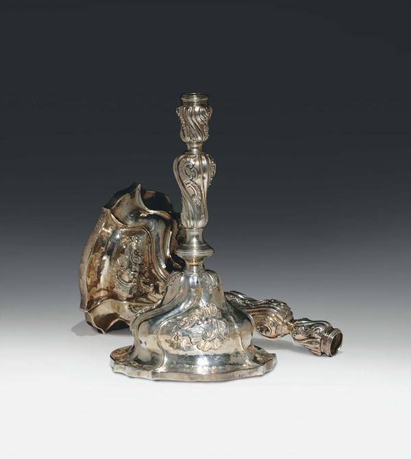 Coppia di candelieri in argento sbalzato e cesellato. Genova punzone della Torretta per il 1777