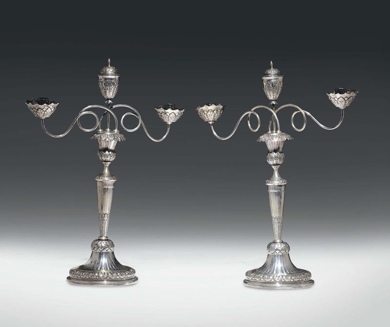 Coppia di doppieri in argento sbalzato, Genova, prima metà del XIX secolo  - Auction Italian and European Silver Collection - Cambi Casa d'Aste