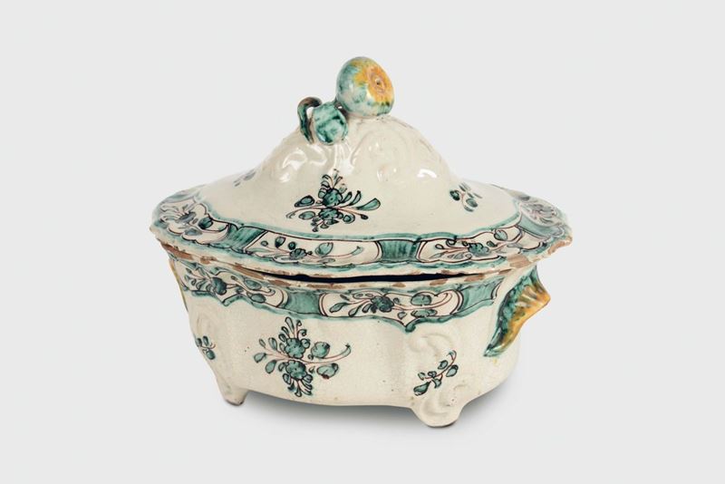Zuppiera con coperchio Cerreto, XVIII secolo  - Auction Collectors' Majolica and Porcelain - Cambi Casa d'Aste