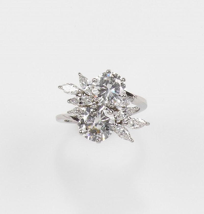 Petochi. A Diamond ring. Two round brilliant-cut diamonds weighing 2,10 carats and 1,72 carats are set with side marquise-cut diamonds and mounted in white gold 750/1000. Accompanied by the original box  - Auction Fine Jewels - Cambi Casa d'Aste