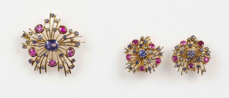 A parure composed of brooch and sapphire, rubies and diamond earrings  - Auction Fine Jewels - Cambi Casa d'Aste