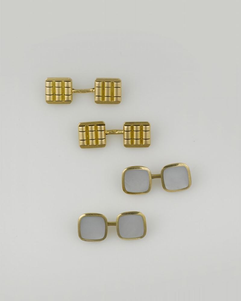 A two pair of gold and mother of pearls cufflinks  - Auction Fine Jewels - Cambi Casa d'Aste