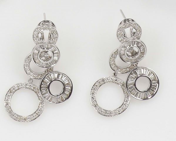 A diamond pendant earrings
