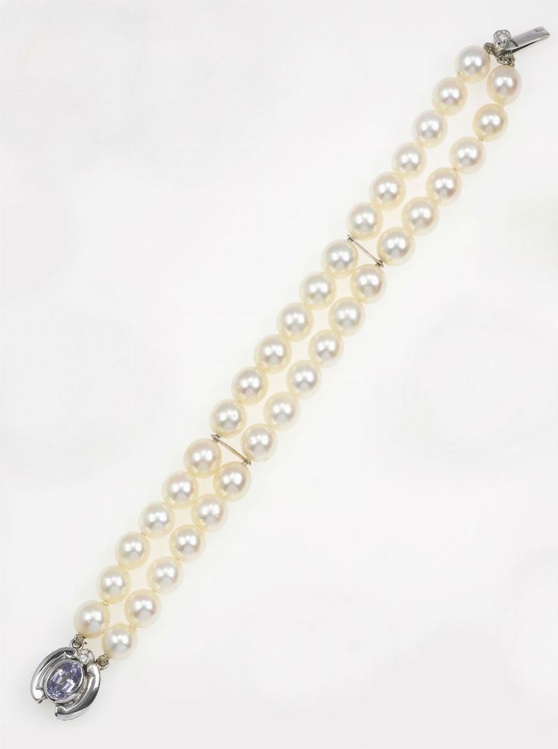 A cultured pearls bracelet, blue topaz on the clasp  - Auction Fine Art - Cambi Casa d'Aste