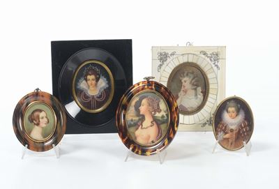 Cinque Miniature Raffiguranti Ritratti Femminili, XIX-XX Secolo