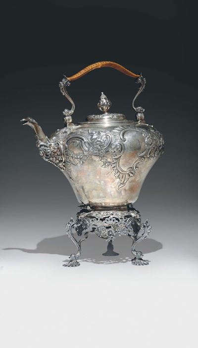 Samovar in Argento Fuso, Sbalzato e Cesellato, Londra 1839-40, Argentiere Charles Thomas Fox (?)