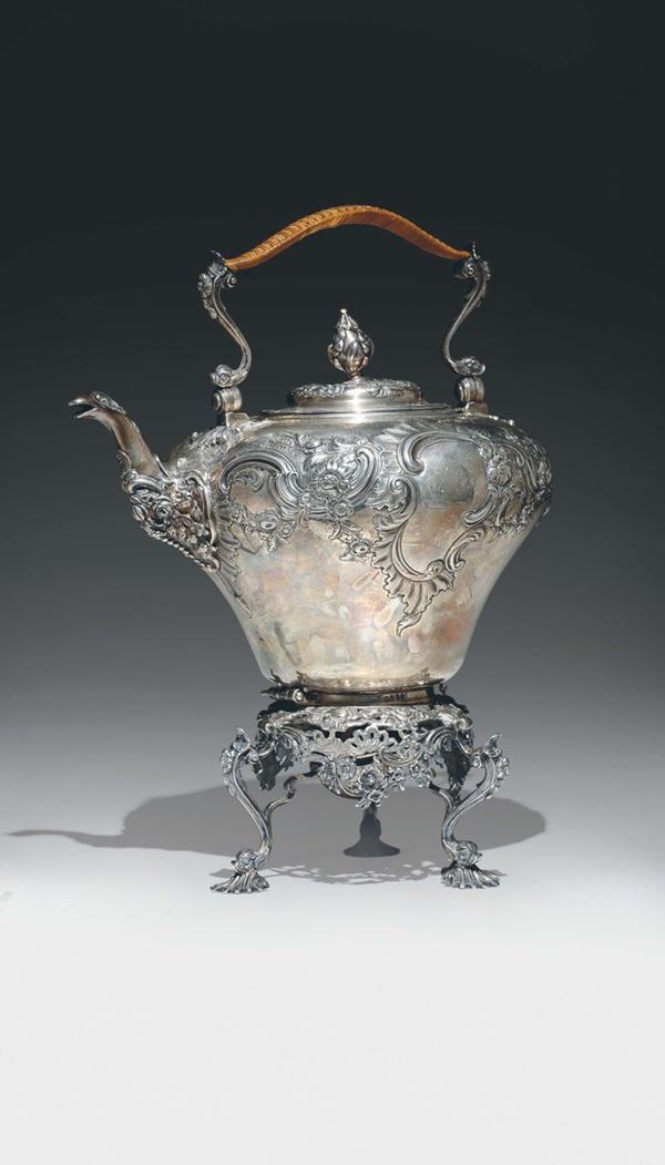 Samovar in argento fuso, sbalzato e cesellato, Londra 1839-40, Argentiere Charles Thomas Fox (?)