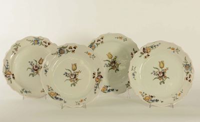 Lotto di Quattro Piatti in Ceramica, Francia