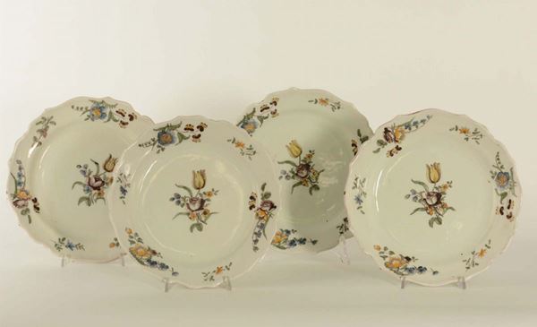 Lotto di quattro piatti in ceramica, Francia