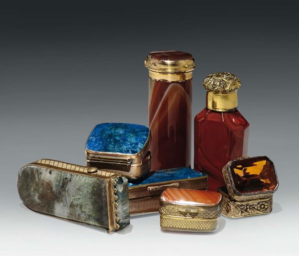 Sette tra flaconi e portapillole in vari materiali, flaconi, Francia XIX secolo