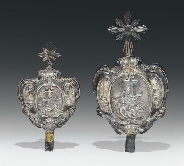 Coppia di puntali in argento sbalzato e cesellato, Italia XVIII secolo