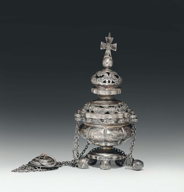 Turibolo in argento fuso, sbalzato e cesellato. Europa centrale XIX secolo