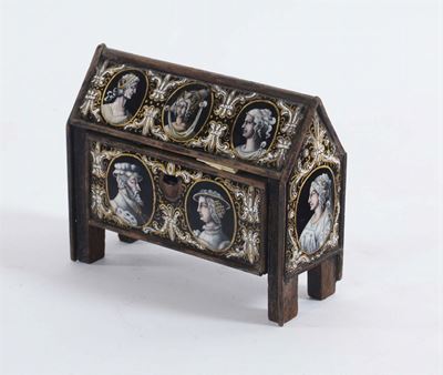 Cofanetto in Legno con Rivestimento Composto da Placche in Rame Smaltato Dipinte con Raffigurazio...