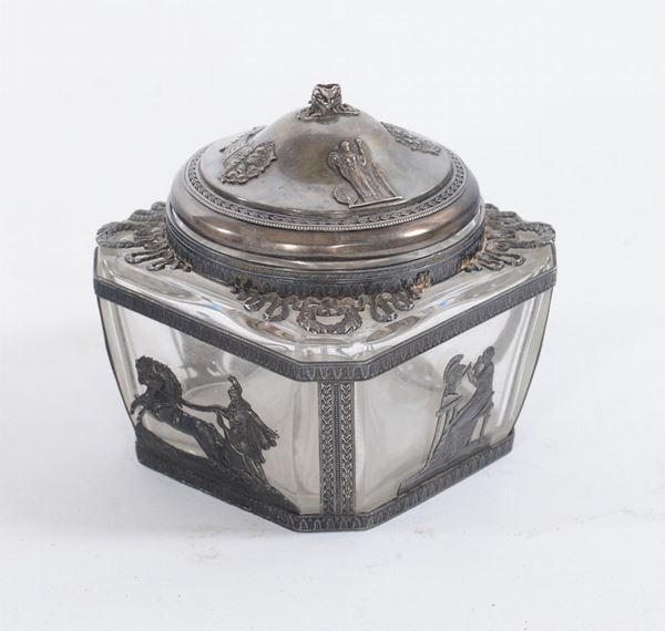 Contenitore in vetro e argento con allegoria della scultura e della pittura, XIX secolo
