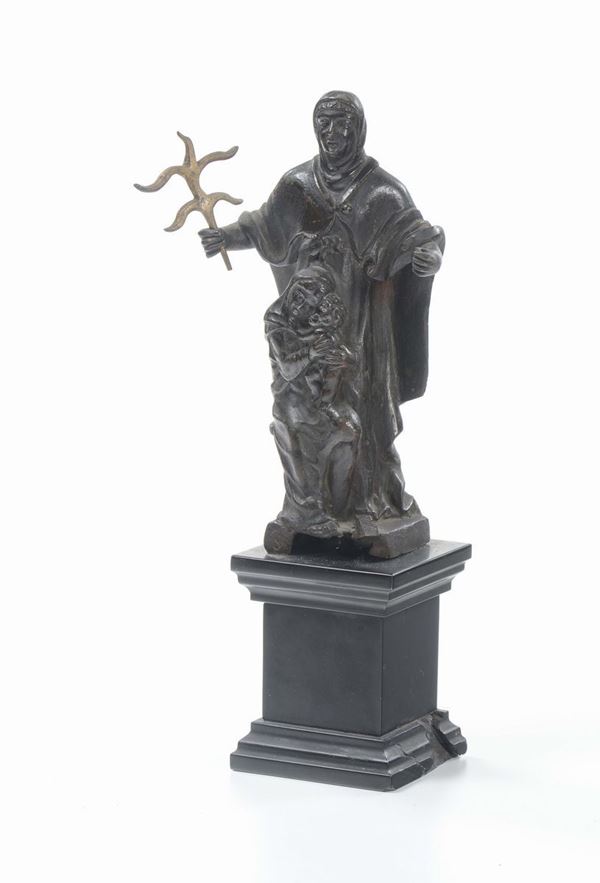 Grippo in bronzo argentato con decorazione di S Anna e Madonna col Bambino, Germania XVII secolo