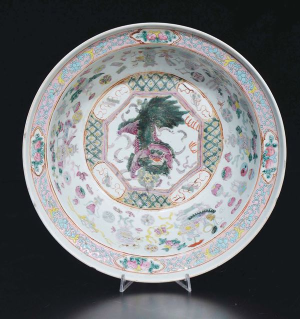 A Famille-Rose bowl depicting Pho dog, China, Qing Dynasty, 19th century