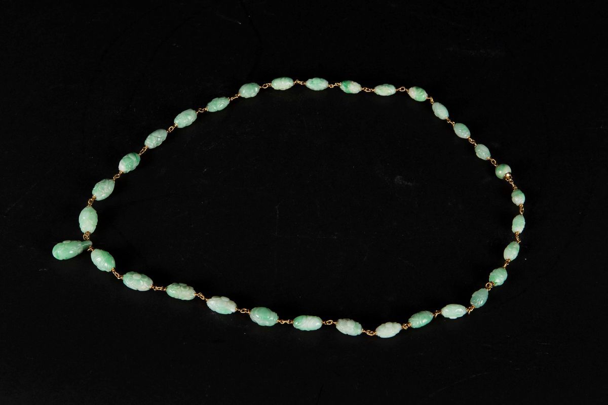 Collana in Giada Verde Mela e Catena Dorata, Cina, Dinastia Qing, XIX Secolo