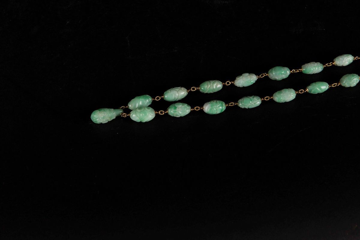 Collana in Giada Verde Mela e Catena Dorata, Cina, Dinastia Qing, XIX Secolo