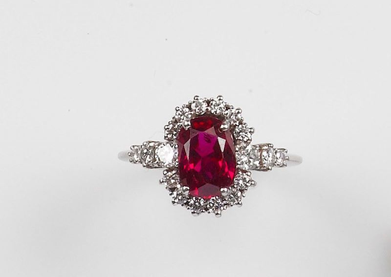 A ruby and diamond ring. The Thanlandia ruby weighing approx. 3,10 carats is mounted in white gold 750/1000  - Auction Fine Jewels - Cambi Casa d'Aste