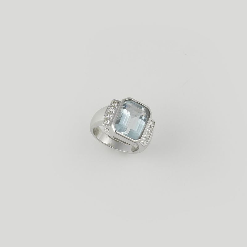 Anello con acquamarina di ct 12,40 e diamanti  - Asta Fine Jewels - Cambi Casa d'Aste