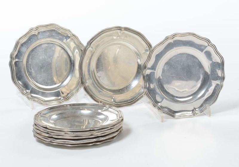 Lotto di dieci piatti in argento in stile barocchetto, XX secolo  - Asta Antiquariato - Cambi Casa d'Aste