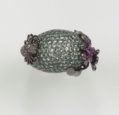 Anello con Pavé di Granati Verdi, Zaffiri Multicolor e Diamanti Brown