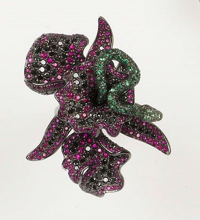 Anello con Pavé di Zaffiri Rosa, Granati Verdi e Diamanti Neri