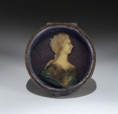 Profilo di Donna in Dera in Teca Rotonda Originale. Inizi XIX Secolo