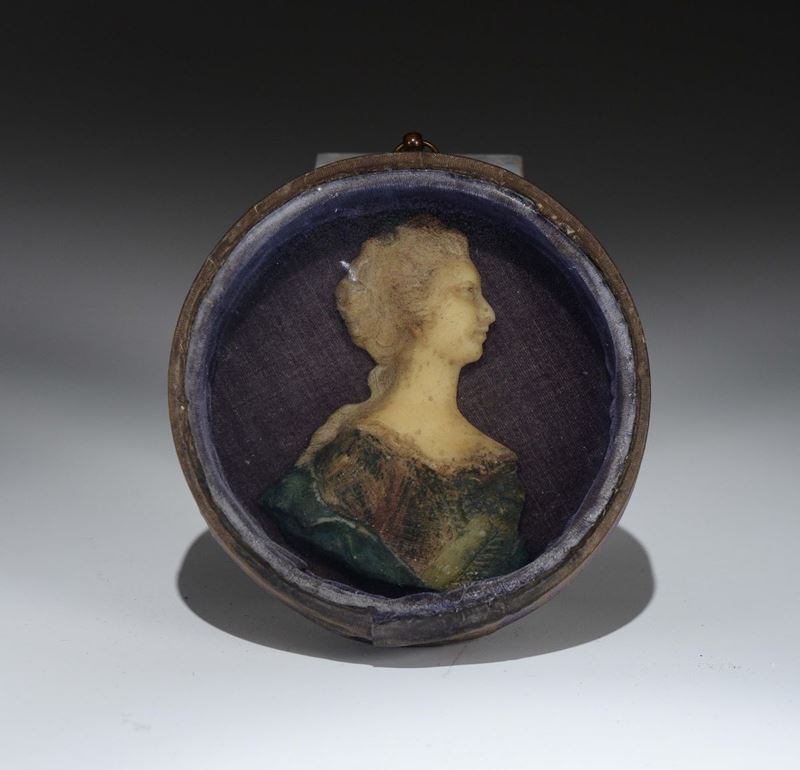 Profilo di donna in dera in teca rotonda originale. Inizi XIX secolo  - Auction Fine Art - Cambi Casa d'Aste