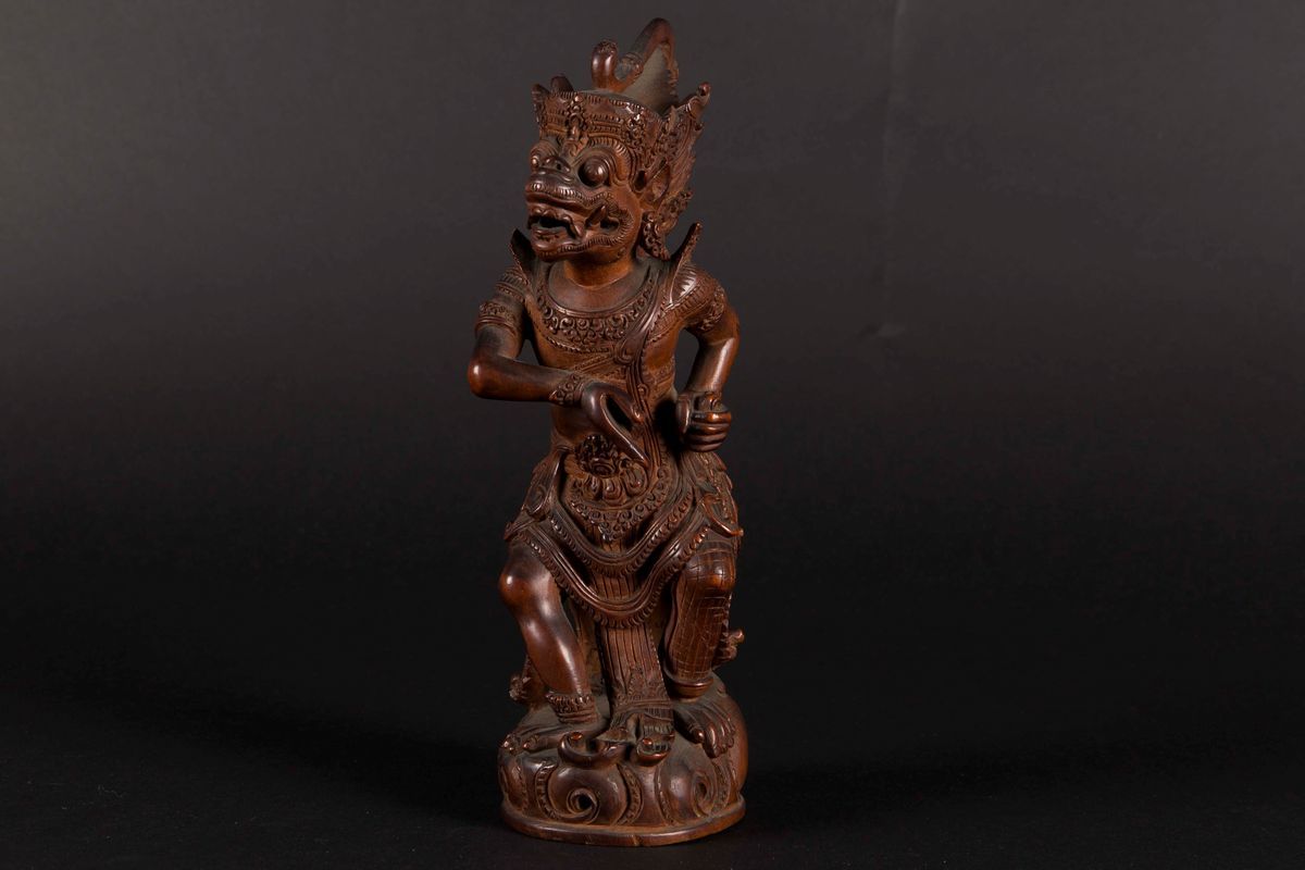 Figura di Divinità Scolpita in Legno, Indonesia, XIX Secolo