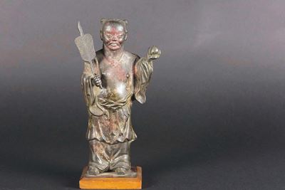 Figura di Saggio con Ventaglio e Pesca in Bronzo, Cina, Dinastia Ming, XVII Secolo