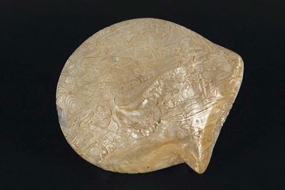 Bassorilievo Scolpito in Madreperla Raffigurante Battaglia, Giappone, XIX Secolo