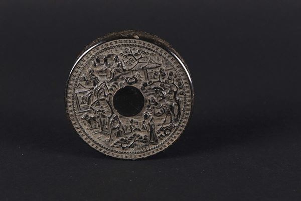 Scatola circolare in legno con coperchio con decoro a rilievo, Cina, Dinastia Qing, XIX secolo