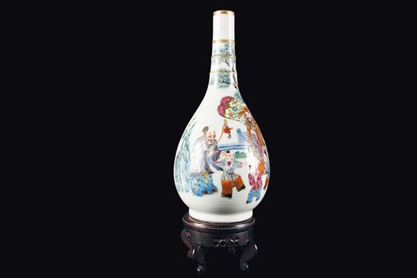 Vaso a bottiglia in porcellana Famiglia Rosa con immagine di attendente e fanciulli, Cina, Dinastia Qing, XIX secolo