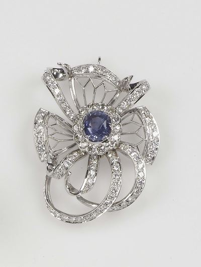 Pendente con Zaffiro Sri Lanka di Ct 4,30 Circa e Diamanti