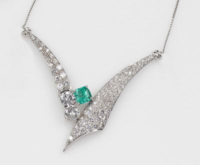 Pendente con Diamanti ed uno Smeraldo