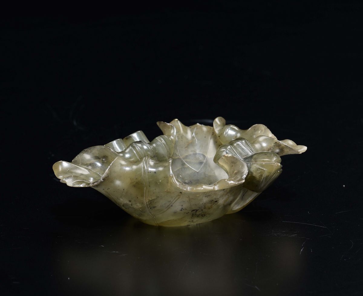 Sciacquapennelli in Giada Verde a Forma di Fiore di Loto, Cina, Dinastia Qing, XIX Secolo