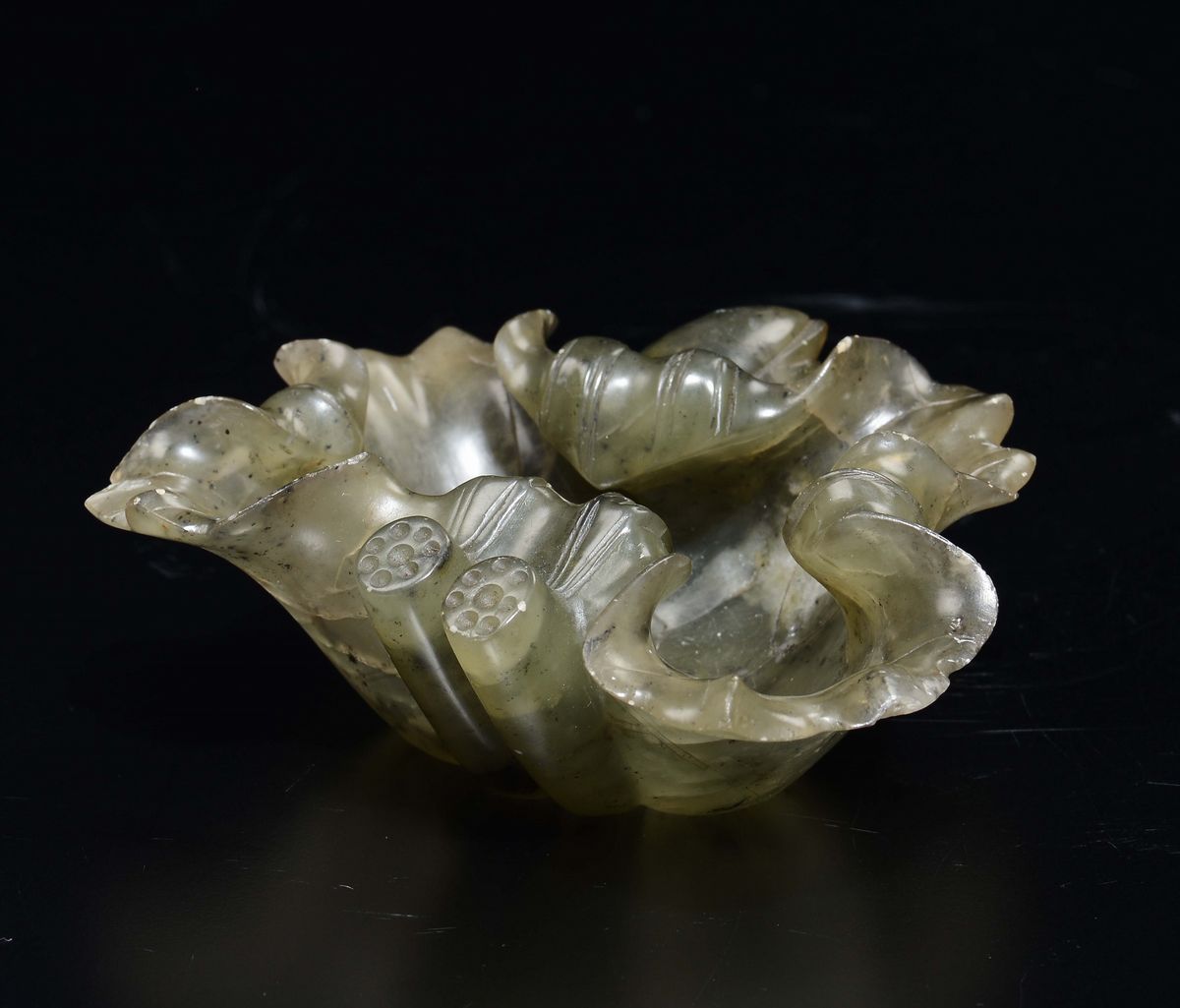Sciacquapennelli in Giada Verde a Forma di Fiore di Loto, Cina, Dinastia Qing, XIX Secolo