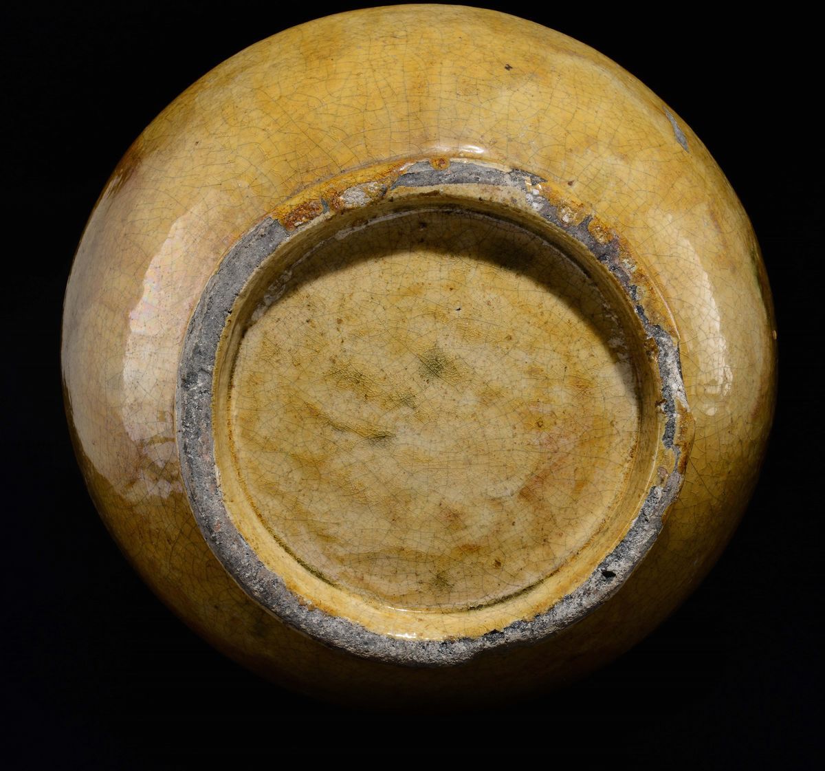 Vaso in Porcellana a Fondo Giallo con Figura di Drago a Rilievo, Cina, Dinastia Qing, XIX Secolo