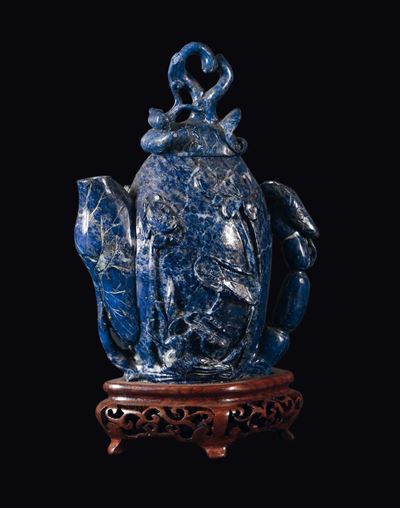 Piccola Teiera in Lapis Scolpita a Guisa di Frutto, Cina, XX Secolo