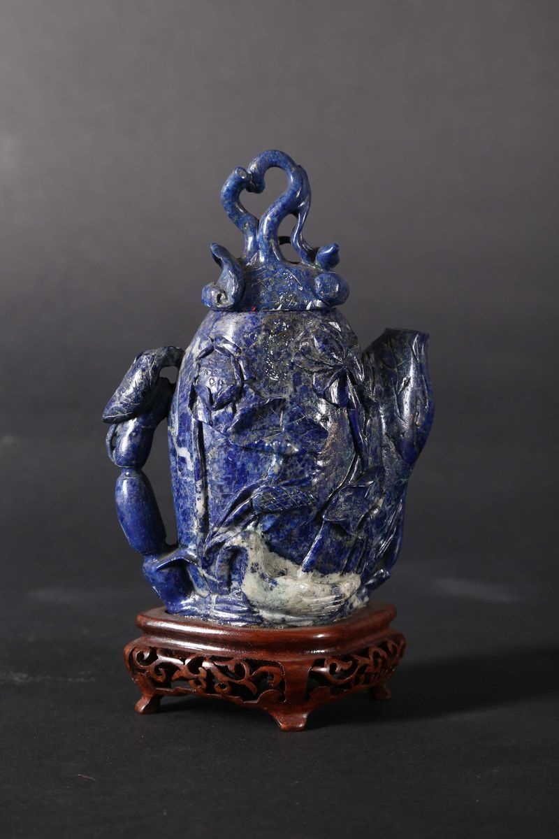 Piccola Teiera in Lapis Scolpita a Guisa di Frutto, Cina, XX Secolo