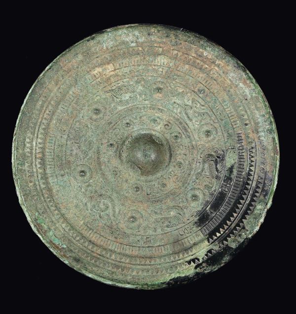 Specchio in bronzo sbalzato, Cina, Dinastia Han (206 a.C.-220 d.C.)