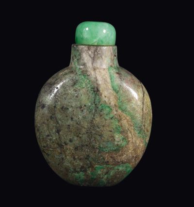 Snuff Bottle in Giada Verde e Russet, Cina, Dinastia Qing, XIX Secolo