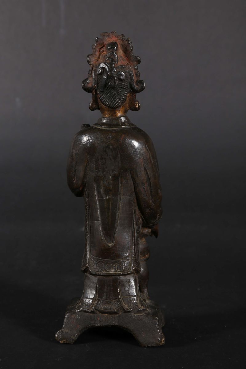 Figura di Buddha con Fanciulli in Bronzo con Volto Dorato, Cina, Dinastia Ming, XVII Secolo