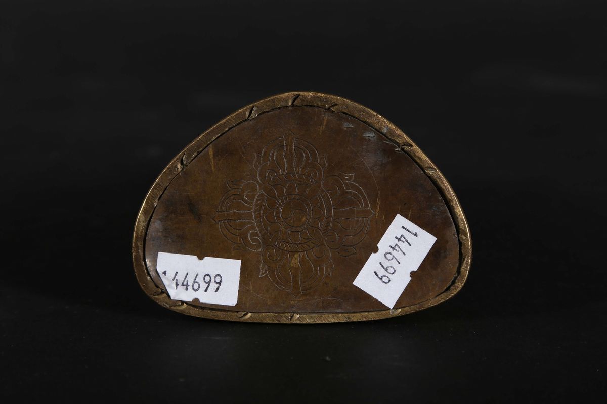 Figura di Buddha Sakyamuni in Bronzo Dorato Seduto su Doppio Fiore di Loto, Cina, Dinastia Qing, ...