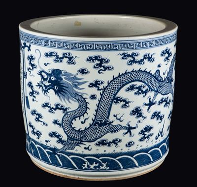 Cachepot in Porcellana Bianca e Blu con Dragone ed Iscrizioni, Cina, Dinastia Qing, Epoca Guangxu...