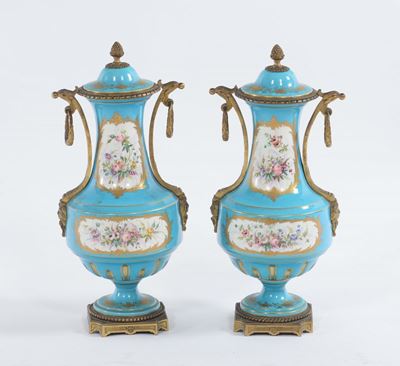 Coppia di Vasi con Coperchio, Sevres Fine XIX Secolo