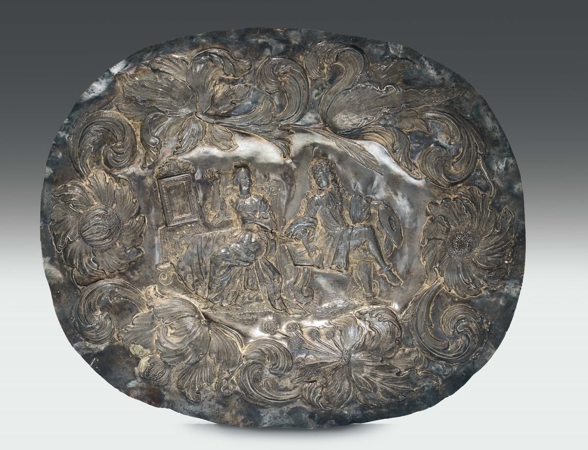 Vassoio da Parata in Argento Sbalzato e Cesellato, Italia (genova?) XVII-XVIII Secolo, Apparentem...